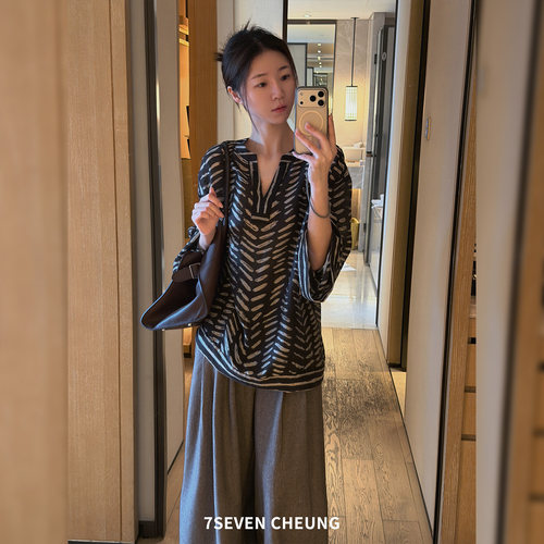 7SEVEN 天丝亚麻~花色手绘鱼骨印花 V领设计舒适肌理感上衣衬衫女