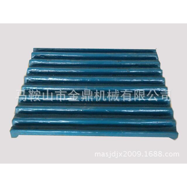 鄂式破碎机配件颚板耐磨高锰铬合金篦条齿板衬板制砂筛板护边肘板