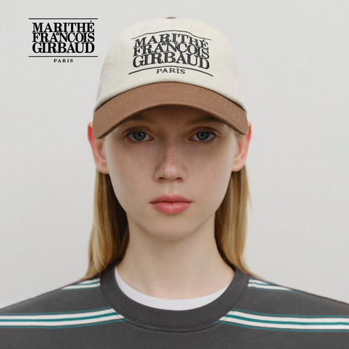 MARITHE拼色刺绣弯帽檐鸭舌帽