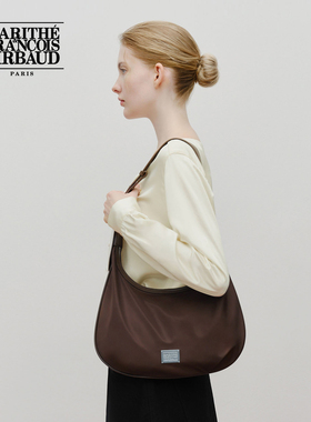 MARITHE经典LOGO弧形腋下包 情侣时尚简约实用单肩包2025秋新款