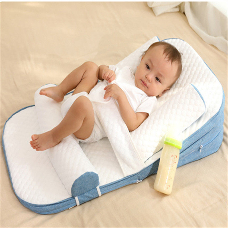 新生宝宝防吐奶枕豆豆绒斜坡垫枕头侧睡防溢奶吐奶床中床喂奶侧睡