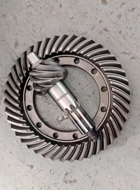 EQ1060 8/43 穿孔10键后桥盆角齿