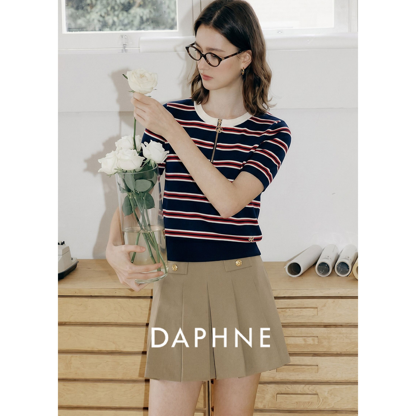 Daphne/达芙妮桑蚕丝条纹短袖针织衫女夏季半拉链减龄显瘦T恤上衣图片