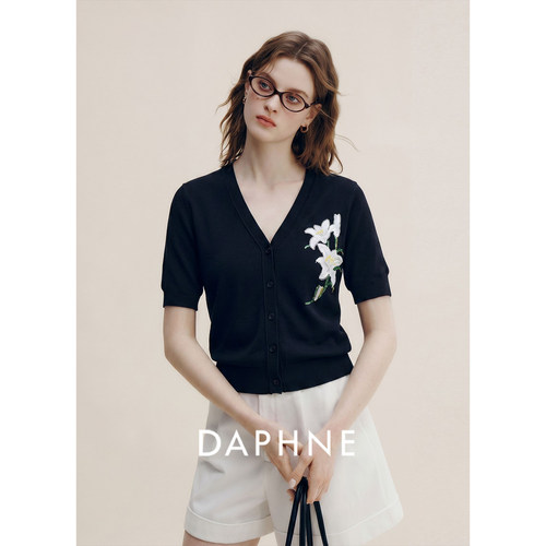 Daphne达芙妮天丝优雅风冰丝短袖针织衫女夏季V领刺绣显瘦T恤上衣