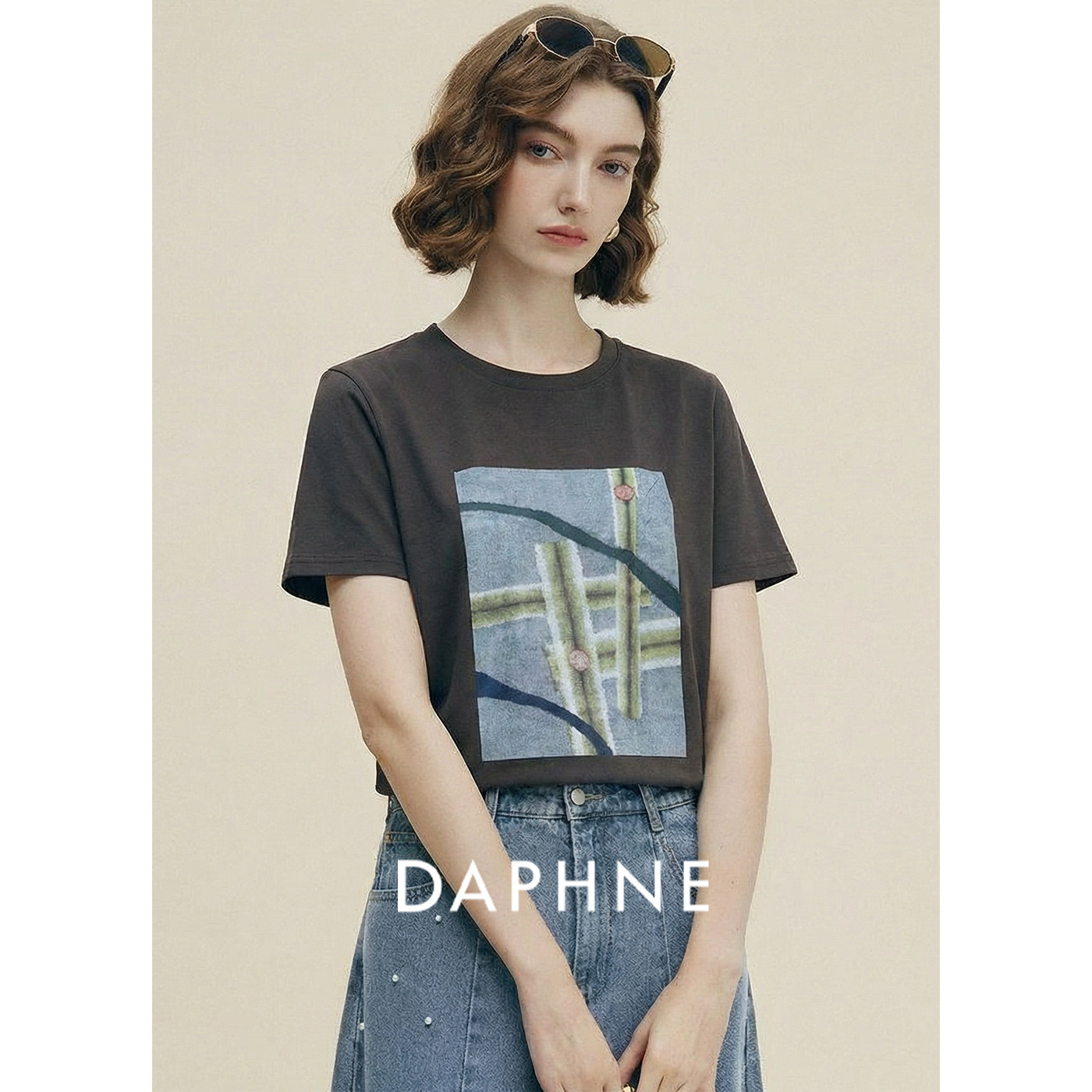 Daphne达芙妮匹马棉烟灰色印花短袖T恤女26夏装宽松圆领百搭上衣