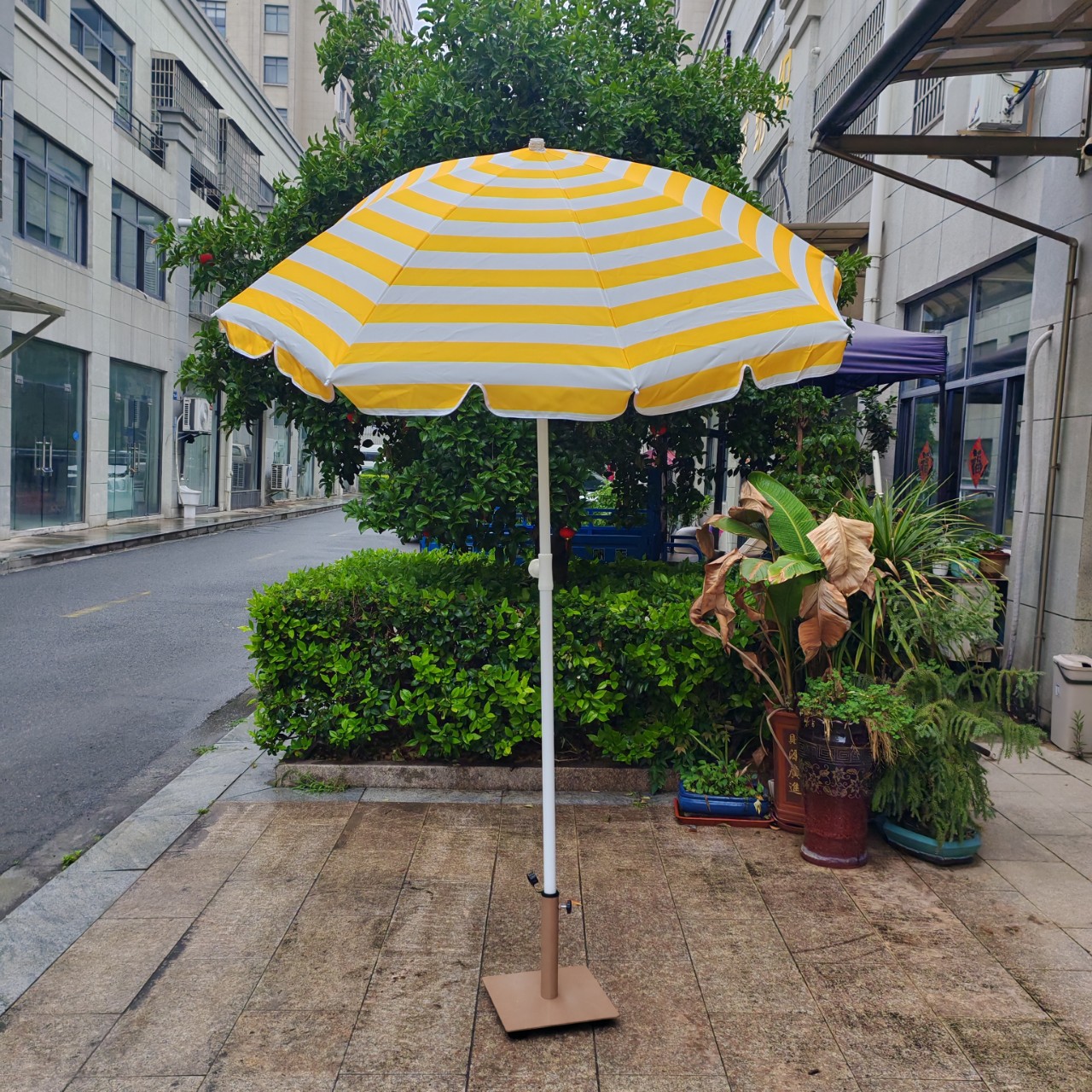 商场装饰用条纹伞广告太阳伞户外二人沙滩伞折叠小海滩伞小道具伞