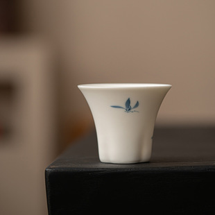 哑光手绘秋水兰花主人杯陶瓷茶杯家用功夫茶具文人青花品茗杯单杯