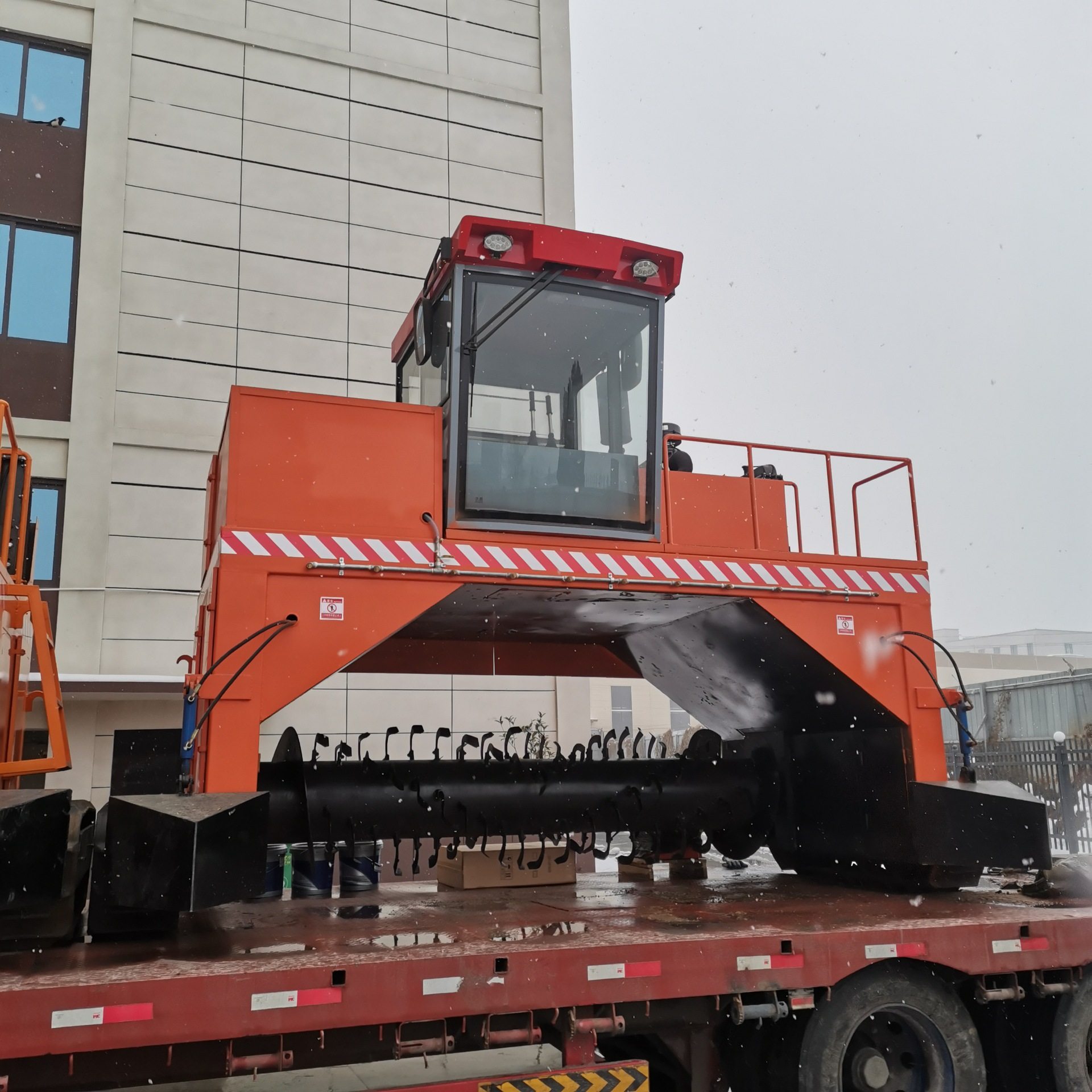 污泥粪便有机肥条躲式堆肥翻堆机 履带翻抛机运行流程 羊粪翻抛机