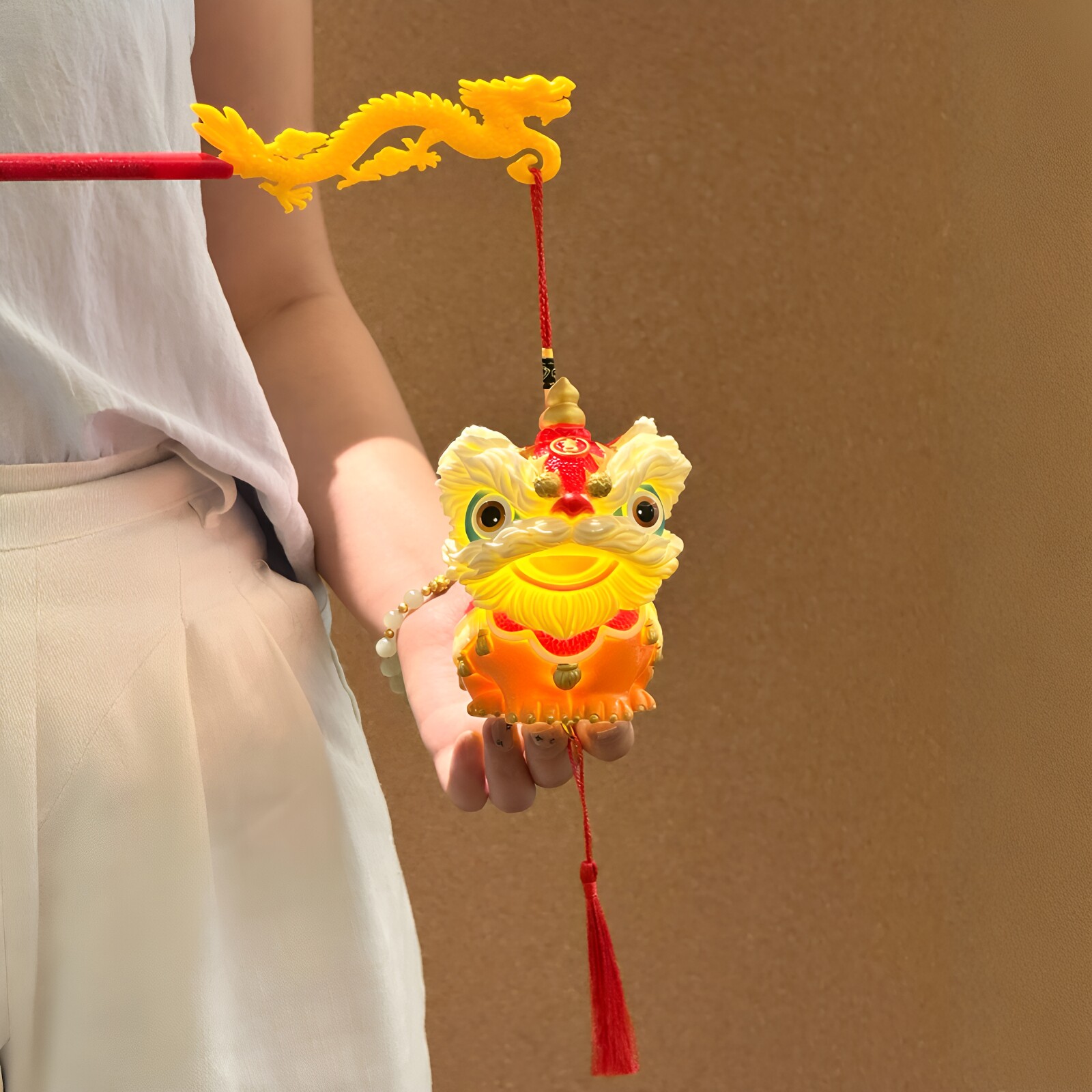 【醒狮纳福】中秋节儿童手提灯笼图片
