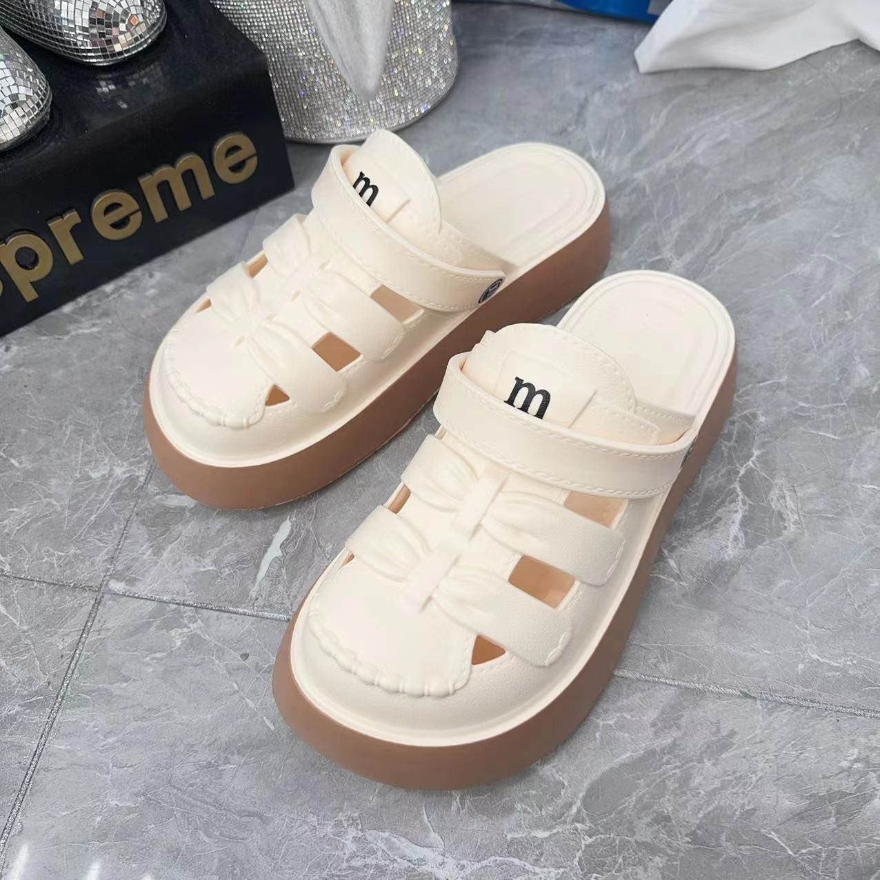 801双色底4厘米少女风EVA百搭双色底轻便少女风罗马厚底洞洞鞋