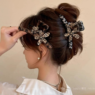 高级感经典豹纹花朵抓夹女发量大气质百搭发夹2025新款头饰鲨鱼夹