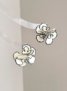 Vintage古着 White ink camellia耳饰