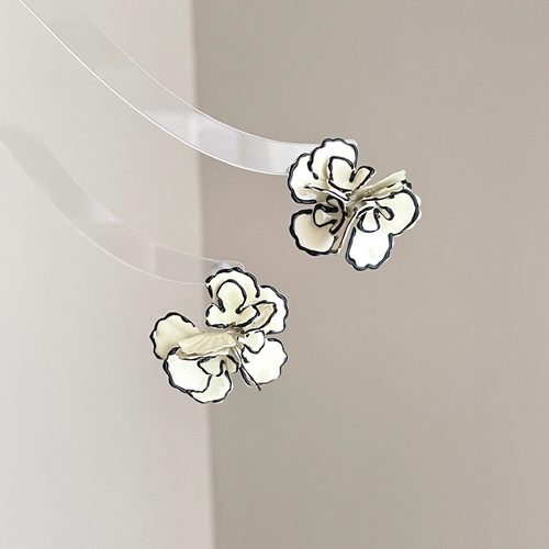 Vintage古着 White ink camellia耳饰