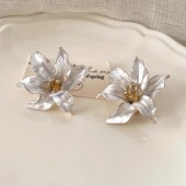 Vintage古着 Pure tulips耳饰