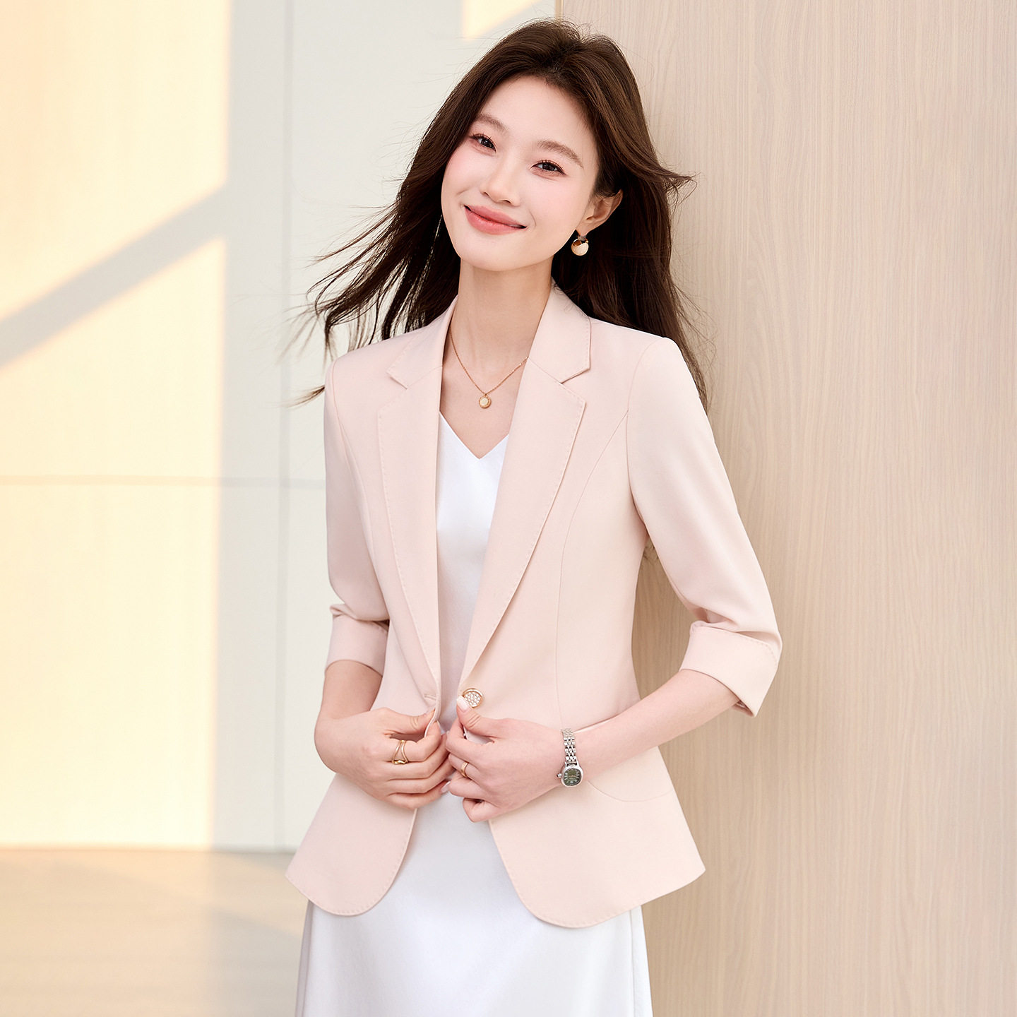 小西装外套女夏季薄款2026新款短款高级感职业通勤中袖西服