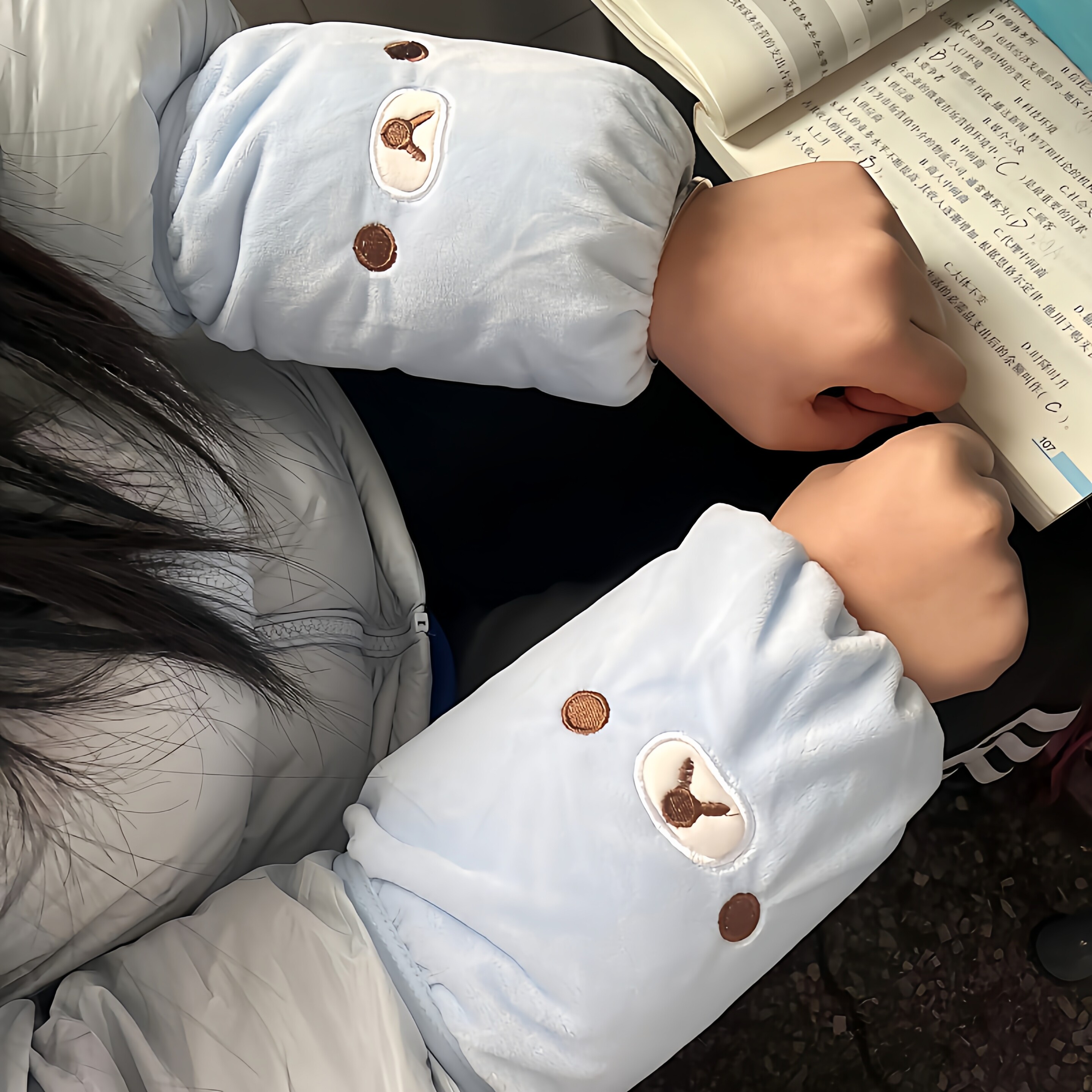 轻松熊袖套牛奶绒高颜值可爱毛绒女士上班专用耐脏耐磨羽绒服套袖