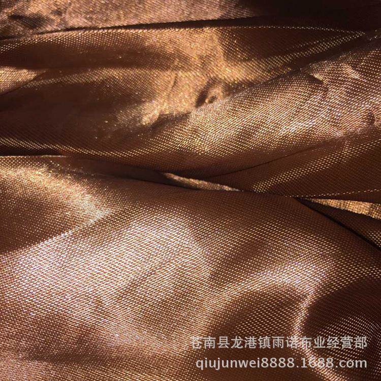 咖啡色巧克力包装盒内装饰八美缎绸布