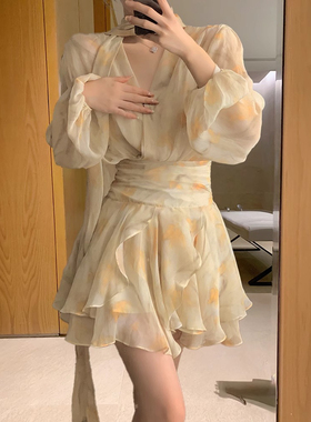 法式碎花v领泡泡袖雪纺连衣裙女2026春季新款收腰不规则飘带短裙