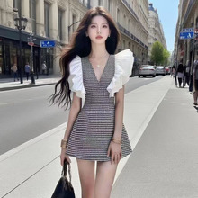 连衣裙女显瘦时尚夏季新款2025轻奢优雅黑白格子V领拼接设计收腰