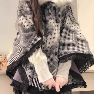 冬装搭配一整套大码微胖mm连帽斗篷外套格子半身裙高级减龄套装女