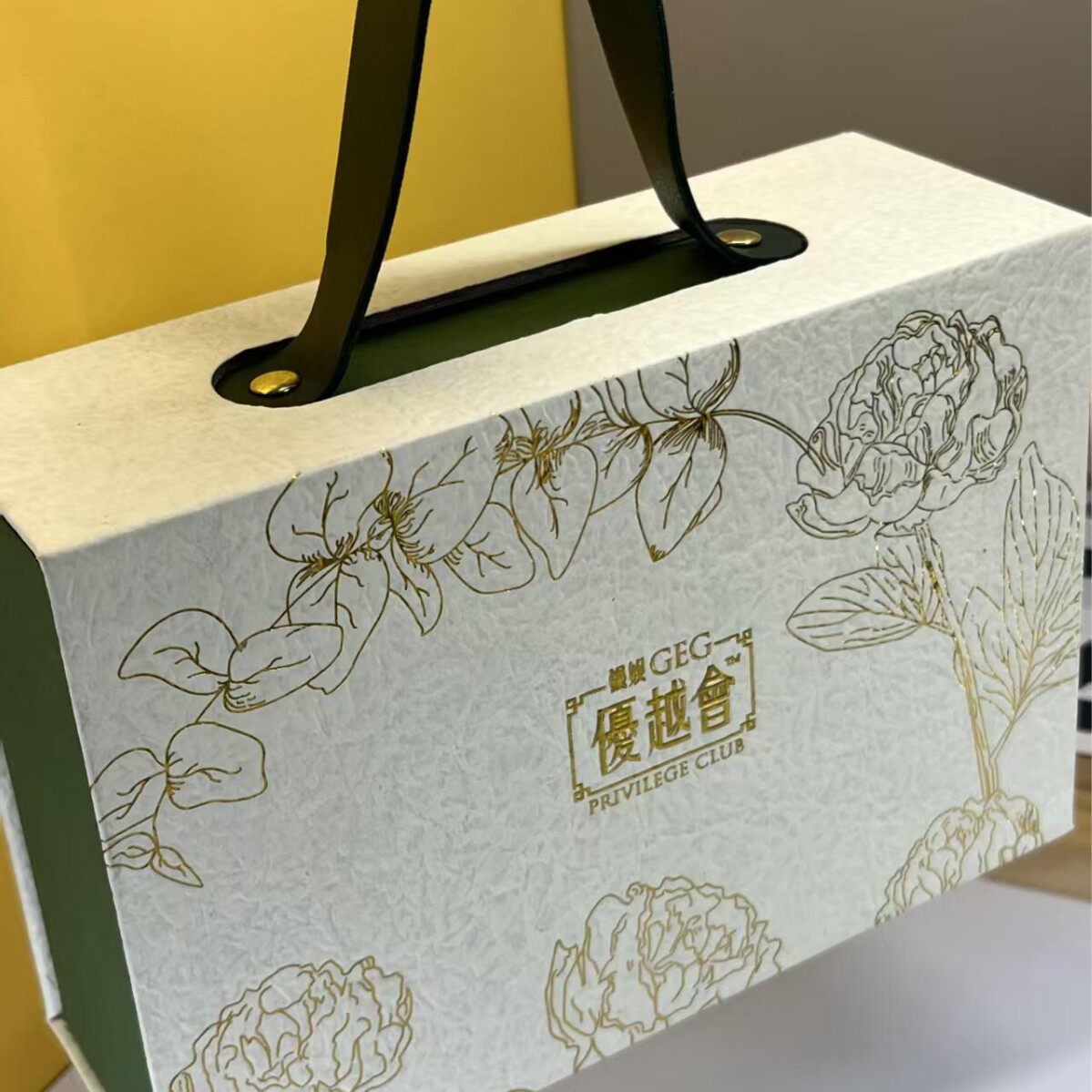 精品定制包装礼盒纸质全彩印刷手提礼盒可爱惊喜礼物盒