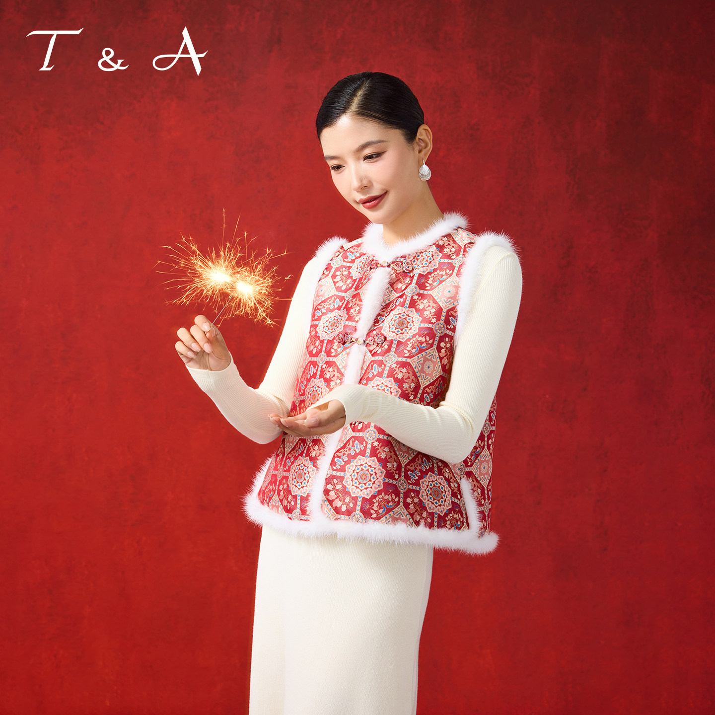 T&A钱小萍新中式仙草宝相花水貂毛夹棉马甲秋冬新款新年春节红色