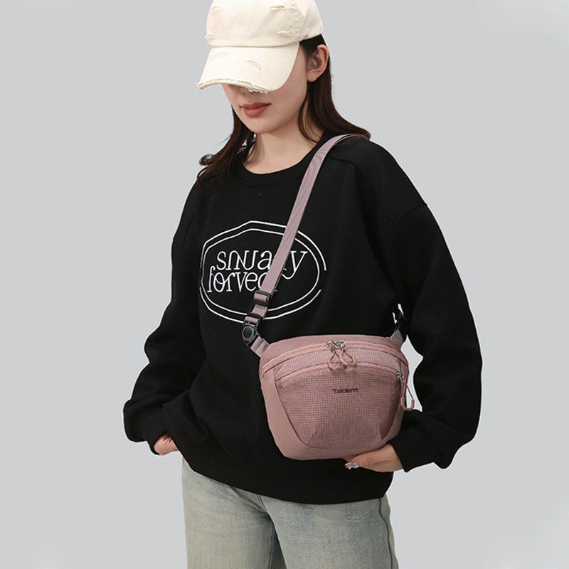 户外轻便斜挎包女包2026新款夏季外出旅游大容量超火手机斜挎小包