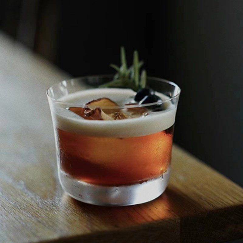 鸡尾酒杯
