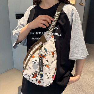 运动斜挎包胸包女2025新款轻便骑行休闲包包牛津布百搭女士单肩包