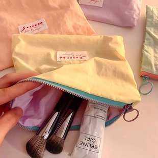 马卡龙收纳外出便携简约小包撞色多巴胺薄款化妆包零钱口红收纳袋