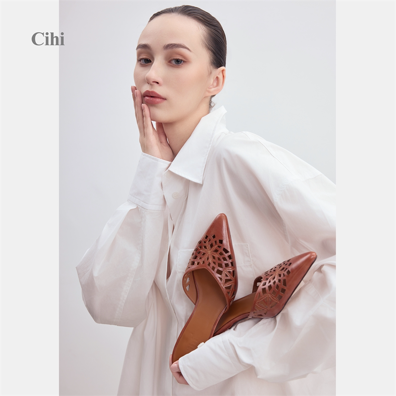 Cihi浮雕呼吸感尖头穆勒单鞋