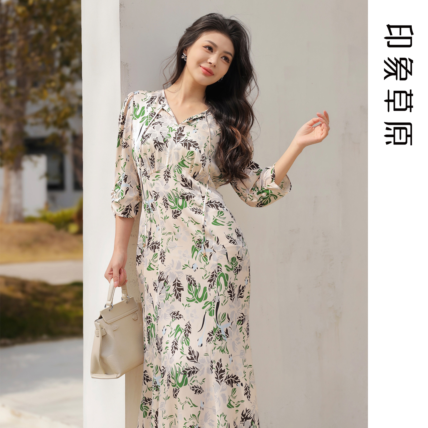 25夏季新品桑蚕丝设计款连衣裙