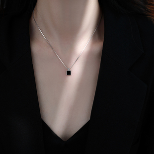 黑色小方块项链轻奢小众高级感2025新款 锁骨链冷清感简约配饰 爆款