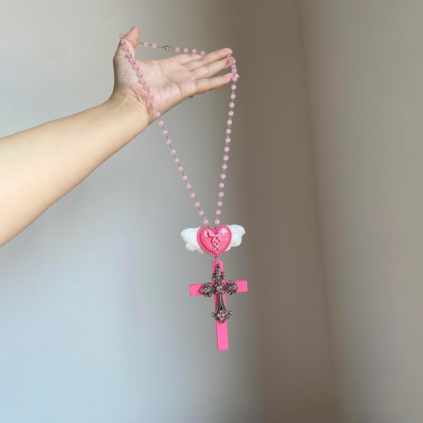 亚比风芭比粉爱心翅膀十字架项链