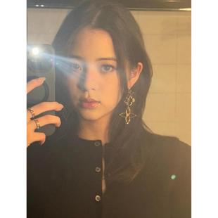 轻奢高级感夸张显脸小耳钉 爆款 欧阳娜娜同款 镂空菱形耳环2025新款