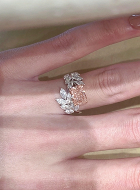 精致爆闪仿粉方钻繁花戒指独特女