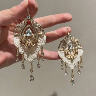 复古重工宫廷风镂空仿锆石水滴流苏耳钉设计感独特度假风蕾丝耳饰