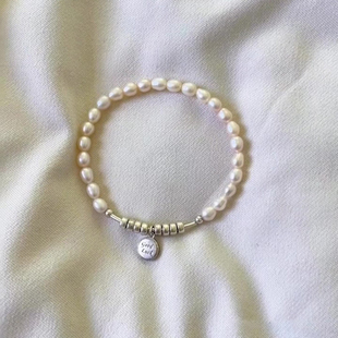 椭圆仿珍珠圆牌手链女2025新款 轻奢小众精致甜美气质百搭闺蜜手饰