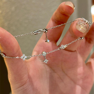 清冷感四叶草手链女2025年新款 轻奢小众精致设计高级感极细手饰品