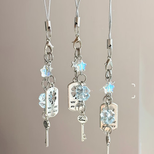 幸运草ins风四叶草手机挂绳风铃宝宝相机挂饰钥匙扣百搭礼物挂件