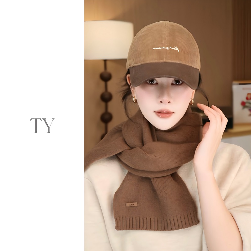 太一 潮流软顶棒球帽女灯芯绒字母秋冬款时尚拼接个性百搭鸭舌帽