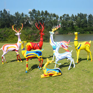 玻璃钢彩绘鹿雕塑园林景观小麋鹿摆件酒店大堂商业街广场美陈定制