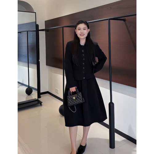 Wannvy up 纯色高级感翻领外套减龄气质大摆半身裙子时尚洋气套装