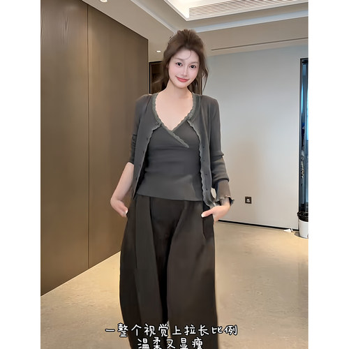 昕羽垚STUDIO 秋季新款设计感吊带蕾丝拼接开衫宽松咖色弯刀裤子