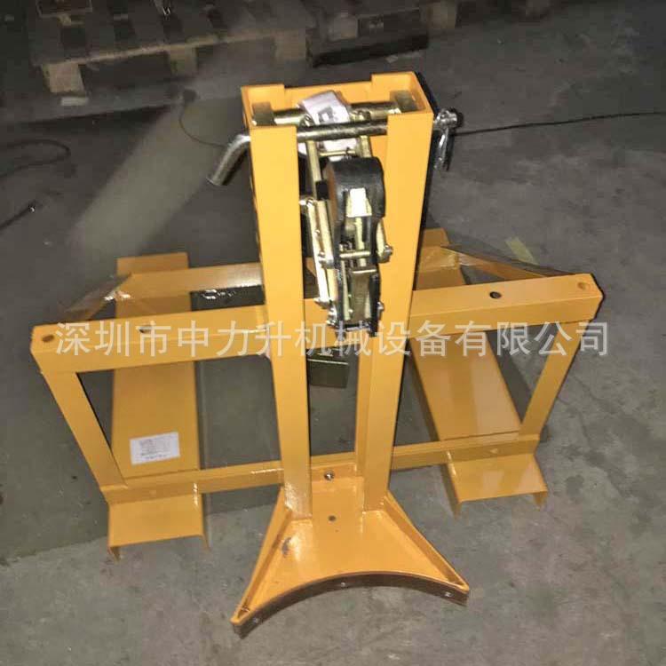 叉车油桶搬运夹鹰嘴双油桶夹具DG500C叉车圆桶夹