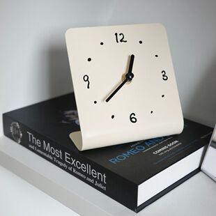 高级极简金属时钟北欧座钟现代客厅床头静音台钟ins礼物创意摆件