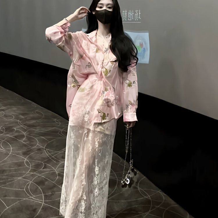 今年流行的漂亮套装裙女2024新款夏季小香风粉色衬衫半身裙两件套