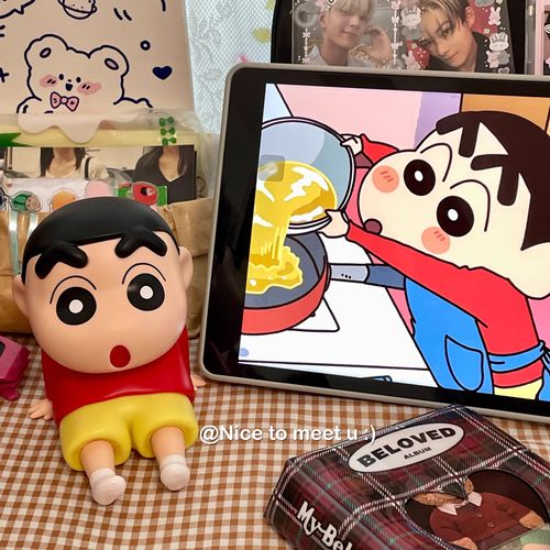 网红蜡笔动漫手办汽车装饰摆件桌面潮玩送礼模型礼物可爱支架多用