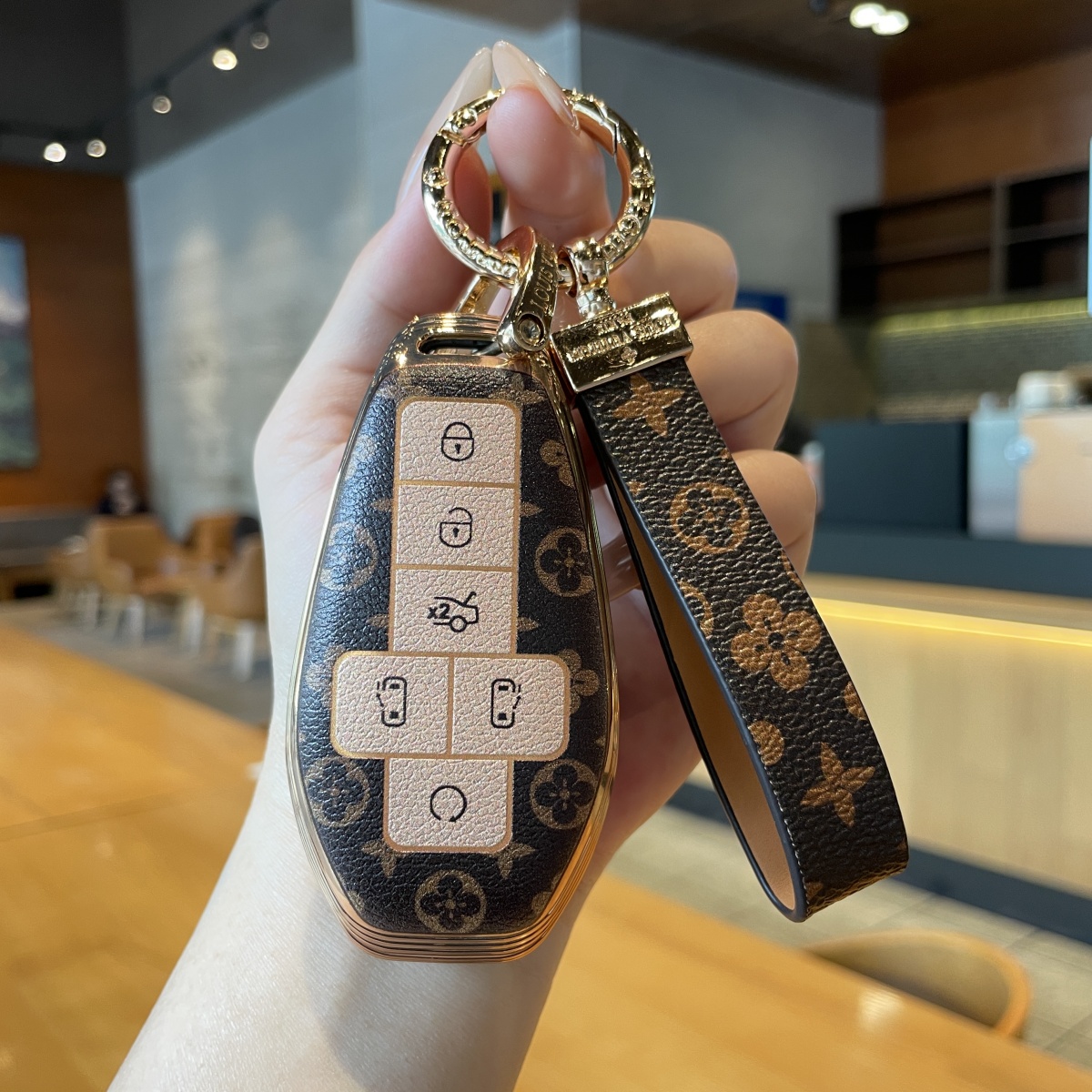 腾势D9DM汽车钥匙套2025款尊航型渐变外壳六键保护遥控男女高档扣