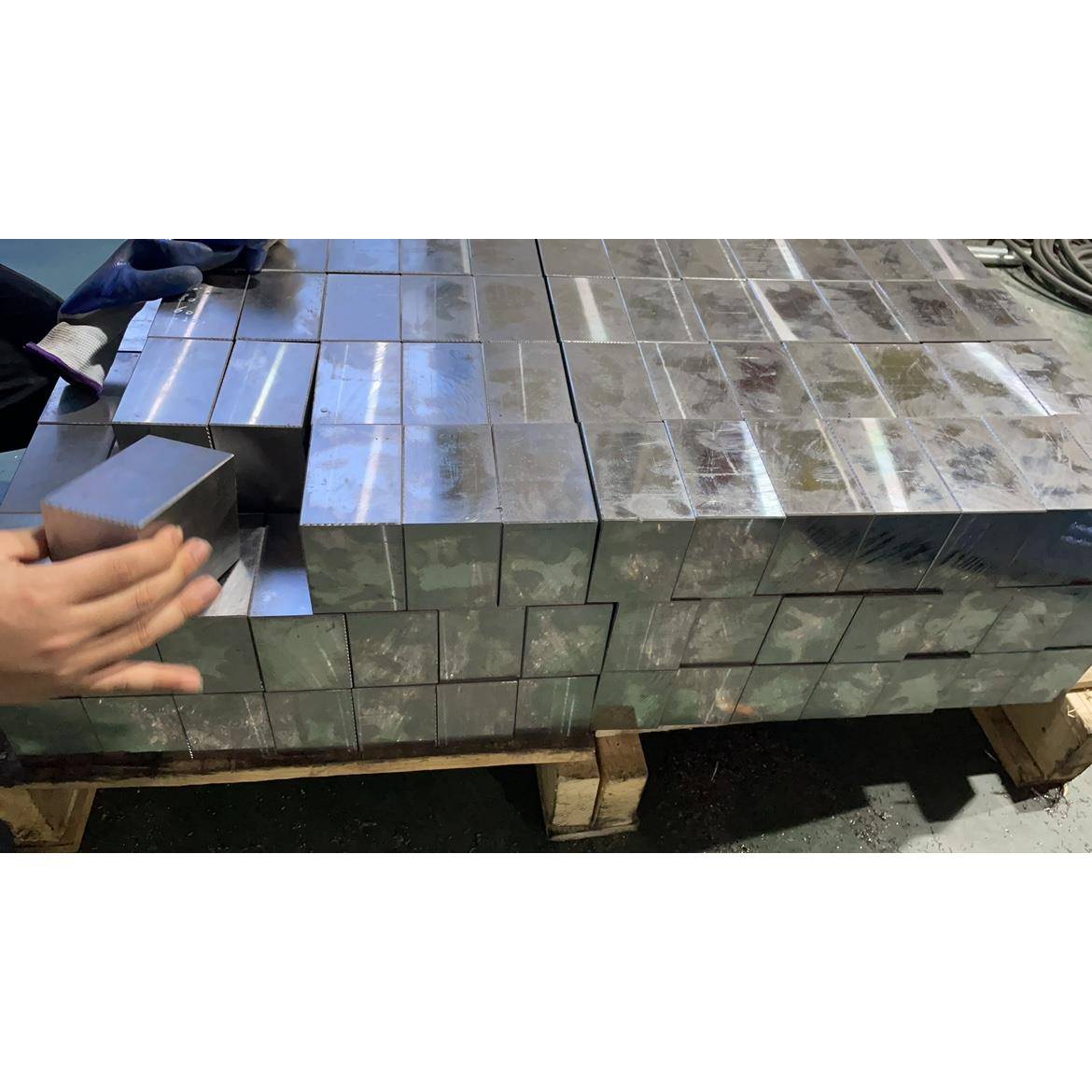 45号钢、Q235、P20、40CR、42CRMO合金钢调质板材圆棒锯切精光板